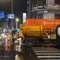 'Giải cứu' đường ngập gần 5 tiếng ở TP.HCM, điều xe bồn đến hút nước trong đêm