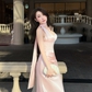 Tôn dáng tinh tế với đầm lụa