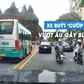 Xe buýt xem thường luật, 'cướp đường' chạy ngược chiều trên phố