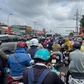 Nắng gắt giữa trưa, hàng ngàn xe nhích từng mét qua Tây Ninh để về TP.HCM
