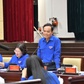 Bí thư Thành ủy Trần Lưu Quang đứng suốt buổi lắng nghe người trẻ nói