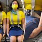 Tại sao tiếp viên hàng không luôn có hành động lạ này khi ngồi xuống ghế?