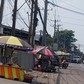 Buôn bán tràn ra lề đường