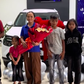 Vợ chồng làm rẫy nuôi 4 con mua ô tô sau nhiều năm tích góp, thanh toán tiền mặt