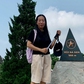 Con gái đưa mẹ đi leo núi 'tìm lại thanh xuân'