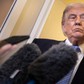Giao dịch chứng khoán bất thường của Tổng thống Trump?