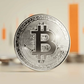 Giá Bitcoin hôm nay 16.5.2026: Thủng đáy 79.000 USD