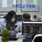 Lãnh đạo và người nhà xuống tiền tỉ mua cổ phiếu