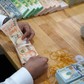 Giá USD hôm nay 17.5.2026: Tăng suốt tuần đẩy bảng Anh, yen Nhật giảm sâu