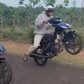 Xử lý 3 thanh niên đăng clip chạy xe tốc độ cao, bốc đầu xe máy lên Facebook câu view