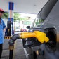 Tại sao nhiều quốc gia quy định tài xế phải tắt máy ô tô khi đổ xăng?