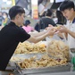Hải sản Hạ Long giá tăng chót vót, tiểu thương ‘thu tiền mỏi tay’