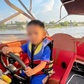 Người cha bị phạt nặng sau khi đăng clip bé trai lái ca nô lên Facebook