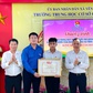 Trao Huy hiệu 'Tuổi trẻ dũng cảm' cho nam sinh lớp 9 cứu người đuối nước