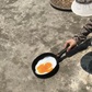 Rộ trend 'chiên trứng bằng nắng' giữa trời nắng nóng, liệu có chín và ăn được không?
