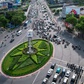 'Mượn' làn ngược chiều trên cầu Điện Biên Phủ, vòng xoay hạ nhiệt kẹt xe