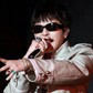 G-Dragon bị chỉ trích vì trang phục biểu diễn