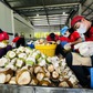 Nắng nóng kéo dài, giá dừa tươi tăng mạnh