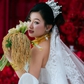 Cô dâu cầm bó lúa làm hoa cưới, khách nhìn là đoán nghề chú rể