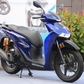 Khoác 'dàn áo' độc lạ Honda SH150i Vetro Blue 2026 về Việt Nam, giá 235 triệu đồng