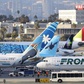 Máy bay Airbus A321 va phải người đi bộ khi đang cất cánh