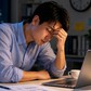 Vì sao laptop hoạt động mượt khi cắm điện nhưng ì ạch khi dùng pin?