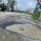 Đường xuống cấp, đi lại khó khăn