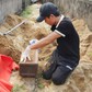 Người dựng mái nhà cho những ngôi mộ vô danh