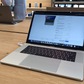 Vì sao MacBook vẫn nói không với màn hình cảm ứng?