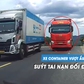 Xe container vượt ẩu ép ô tô con phải lao vào lề đường
