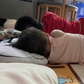 Tranh cãi chuyện cho con ngủ trễ dịp hè