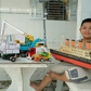 'Kỹ sư nhí' tái chế đồ chơi cũ thành những phiên bản độc đáo