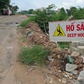 'Ổ gà' thành hố sâu, dân đi lại nguy hiểm