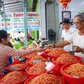 'Đừng để người ở xa về phiền lòng': Hàng quán Tắc Sậy giữ giá đón khách hành hương