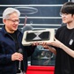 CEO Nvidia gặp Faker tại Hàn Quốc, tặng RTX 5090 cho người hâm mộ