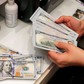 Giá USD hôm nay 1.7.2026: Đô Mỹ đứng yên trong khi yen Nhật tiếp tục lao dốc