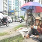Cụ ông 86 tuổi đạp xe bán vé số, chỉ mong còn sức lo cho vợ bệnh