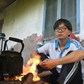 Xin cứu giúp cậu học trò cha mất, mẹ mang sổ bệnh đi xin tiền chạy thận