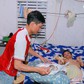 12 năm chăm em liệt tứ chi, chỉ mong đủ tiền mua băng gạc