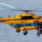 Trực thăng quân sự 917 huấn luyện bay treo cấp cứu trên biển Rạch Giá