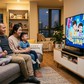 Vì sao ngày càng khó tìm mua TV có chân đế trung tâm?