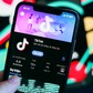 Phía sau cuộc chiến chống nội dung AI rác của TikTok