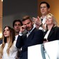 David Beckham kìm nén nước mắt khi Anh bị Argentina quật ngã, vợ Victoria và con trai an ủi 