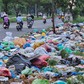 Rác thải bủa vây đường Nguyễn Văn Linh: Công nhân vệ sinh bị đe dọa vì nhắc nhở