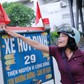 Người phụ nữ hút đinh dọc đường: 'Người ta bảo tôi không bình thường'