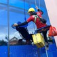 Lau kính nhà cao tầng: Nghề đặc biệt của những 'người nhện'