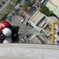 Lau kính nhà cao tầng: Nghề không dành cho ai thích thử cảm giác mạnh