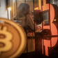 Giá Bitcoin hôm nay 16.7.2026: BTC vọt lên trên 65.000 USD