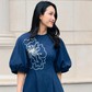 Làm mới phong cách công sở hiện đại với chân váy denim, đầm denim dáng dài