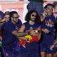 Thực hư chuyện cầu thủ Tây Ban Nha đựng cúp vàng World Cup trong túi ni lông
